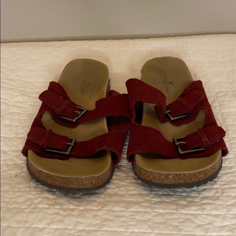 Flat bed sandals